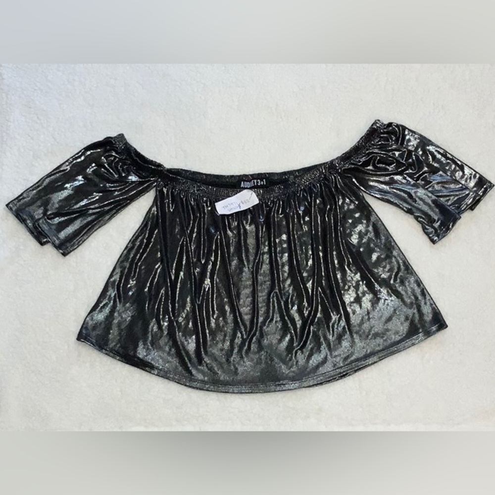 NWT Audrey 3+1 Off the Shoulder Dark Grey/Silver Metallic Short Sleeve Top